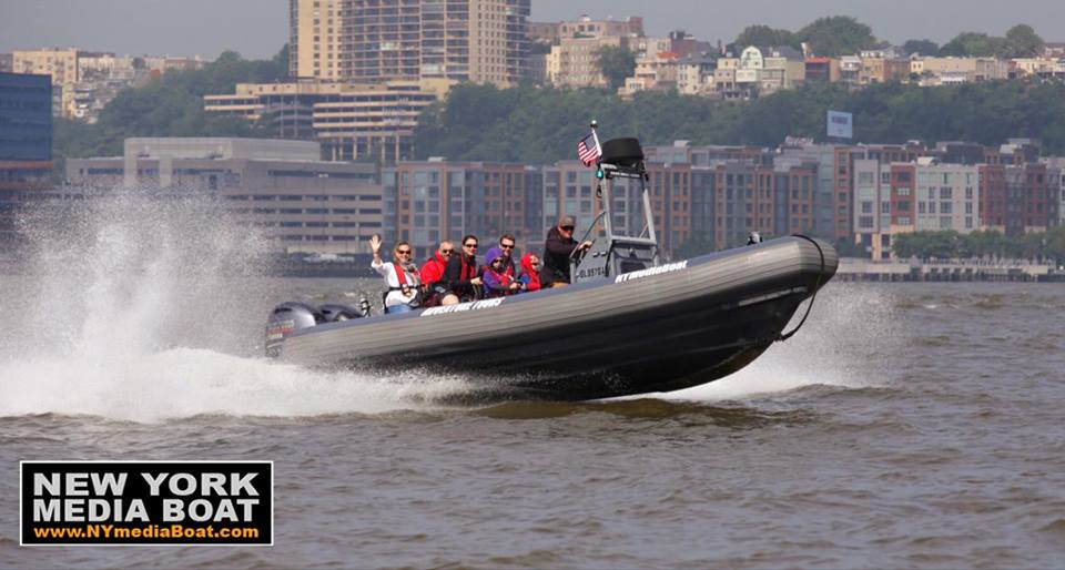 Speedboat takes passengers on a tour of the Hudson River