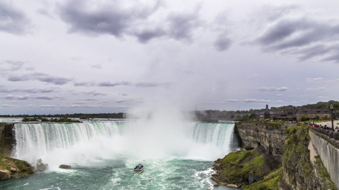 A stunning picture of Niagra Falls - Day trip from New York to Niagra Falls