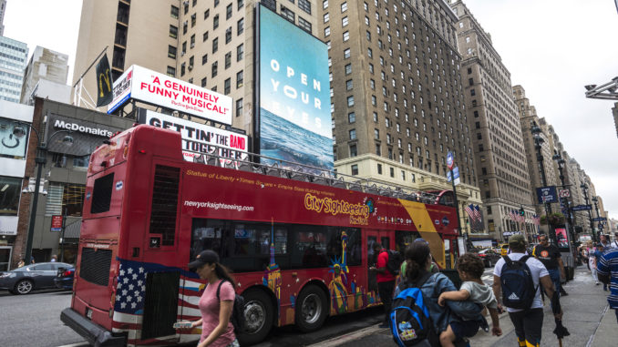 Tour bus takes sightseers round the city for New York tours