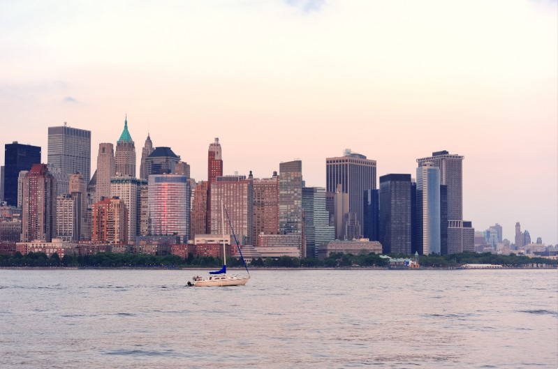 picture of a sailboat on the hudson river new york dinner cruises